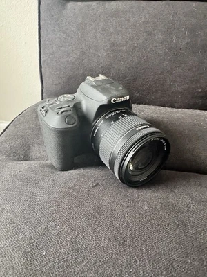 Canon Eos Rebel SL2 negra Foto 1 de 4