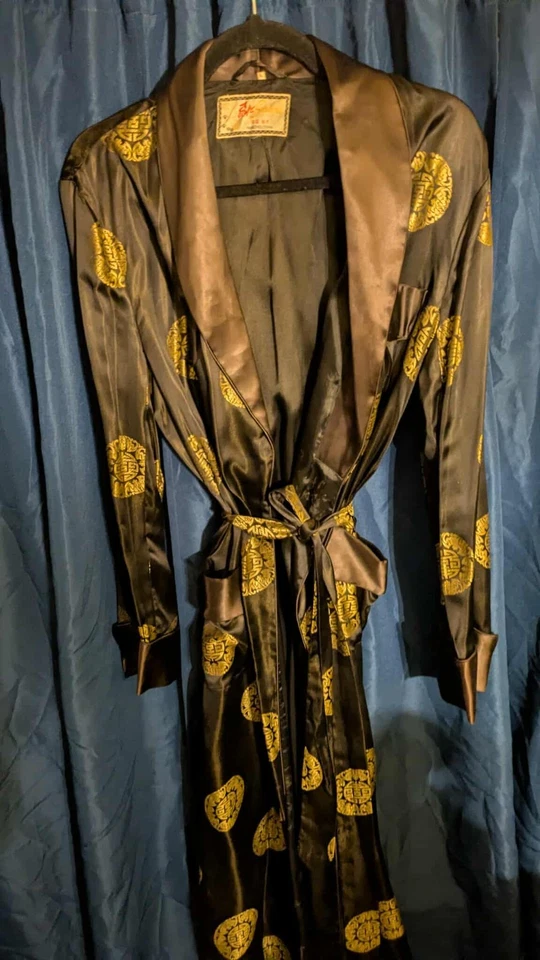 De colección Seda China Años 40 50 MEDALLÓN Asiático Satén Playboy Fumar Chaqueta Bata  Foto 1 de 4
