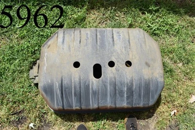 Cubierta del tanque de combustible Isuzu Trooper 1997 97 placa de deslizamiento gas petro metal 22,5 galones Foto 1 de 4