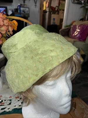 Sombrero vintage de encaje verde lima para dama en capas Foto 1 de 4