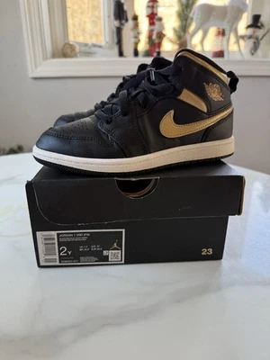 Nike Air Jordan Kids 1 Médio PSMetallic Dourado e Preto 640735 Tamanho 2Y - Imagem 1 de 4