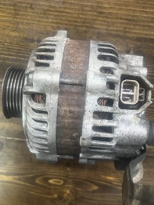 Alternador Infiniti G35/Nissan 350z 02-07 (VQ35DE) OEM Foto 1 de 3