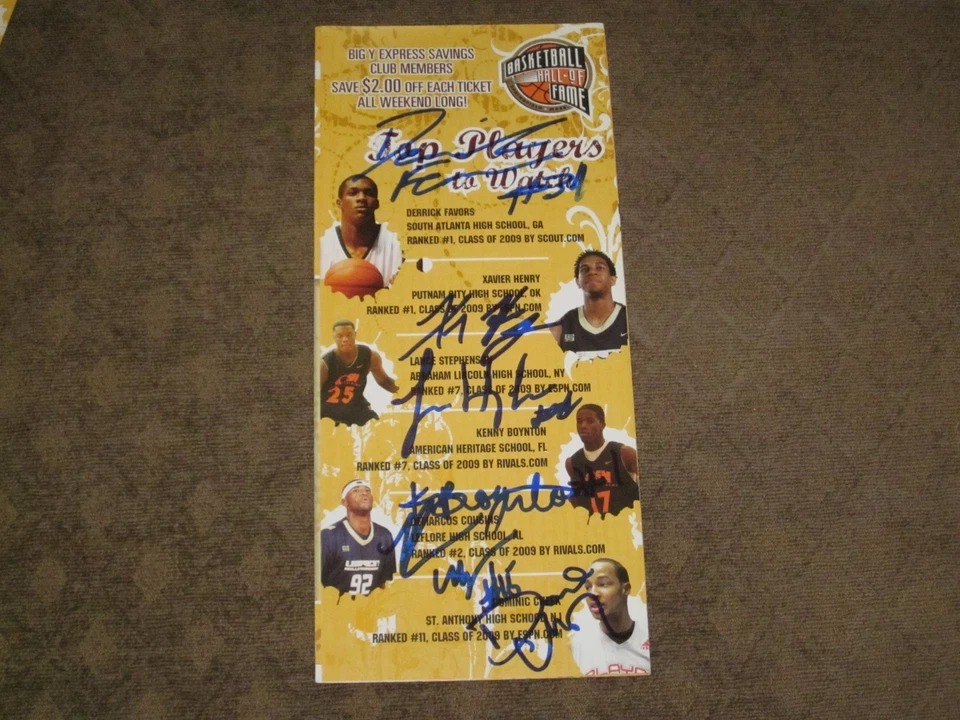 DEMARCUS COUSINS-DERRICK FAVORS AUTOGRAFIADO 2009 ESCUELA SECUNDARIA MEJOR JUGADOR VOLANTE  Foto 1 de 1