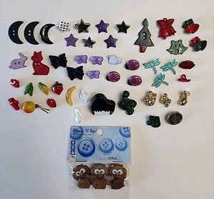 Vintage Plastic Novelty Buttons Fruit Music Animals Stars Xmas Crafts Scrapbook - Picture 1 of 6