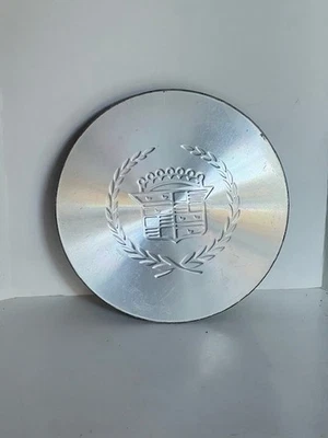 1 pieza de tapa central mecanizada para ruedas Cadillac Deville 95-97 # 09592385 Stock # 4803 Foto 1 de 4
