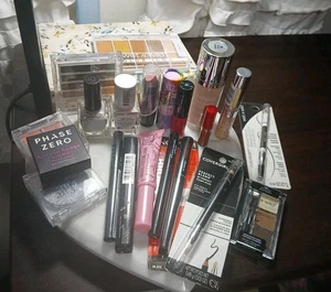 Lotto trucco 20 pezzi ombretto mascara fondotinta rossetto e altro come da foto - Foto 1 di 4