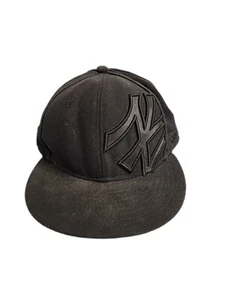 New Era NY Yankees All Black Hat 59Fifty Size 7 1/8 - Picture 1 of 15