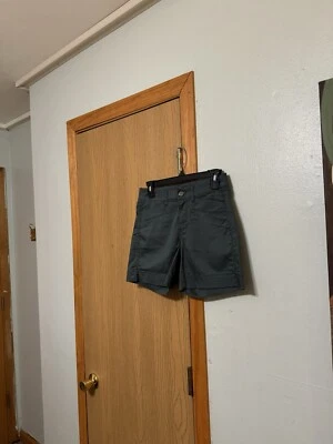 Shorts White House Black Market "The 5" Short" Tamanho 00 Cinza Sólido Cintura Média - Excelente Estado Usado - Imagem 1 de 4