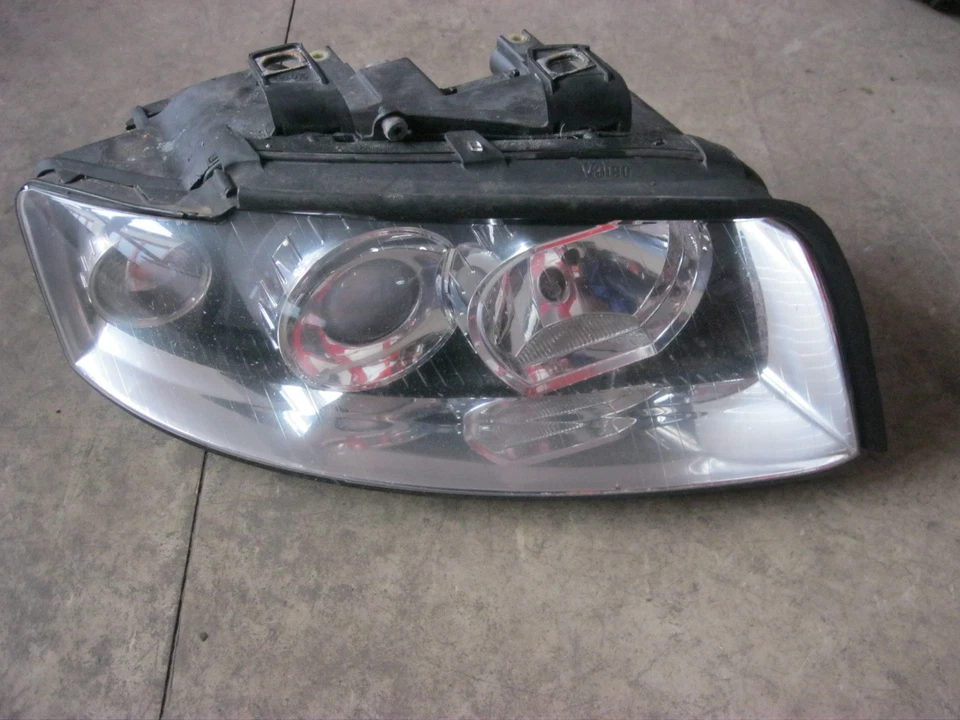 Faro XENON derecho AUDI A4 B6 8E iluminación delantera VALEO Foto 1 de 4