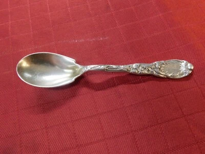 Tiffany & CO Berry Spoon, solid sterling silver. Tiffany Chrysanthemum pattern - Image 1 of 4