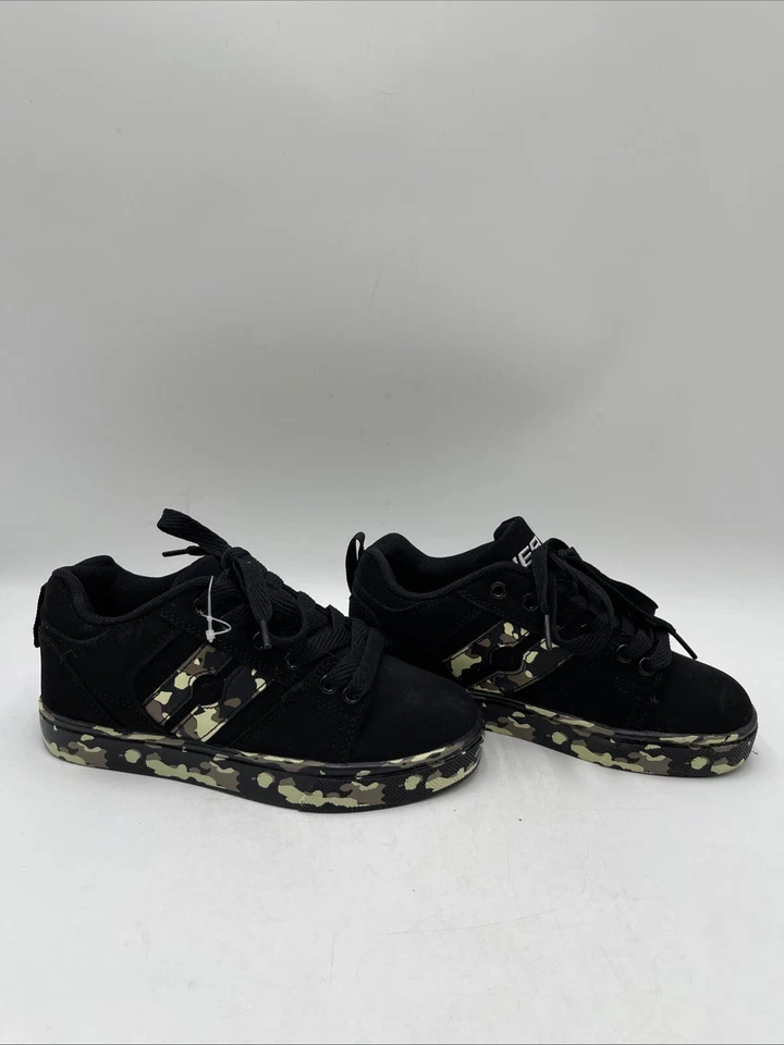 Kid’s Heelys Racer Skate Shoes Black/Green Camo Size 2Y - Image 1 of 4