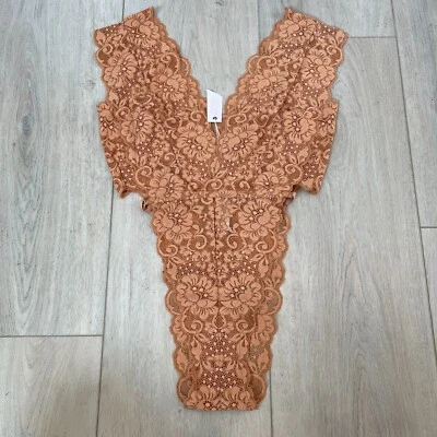 NUEVO Body We Are HAH Free People Corte Grande Para La Persecución Encaje Marrón Azúcar Foto 1 de 4