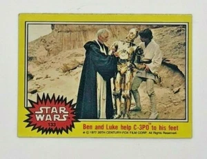 Tarjeta coleccionable 1977 TOPPS Star Wars ""Ben and Luke Help C-3PO a sus pies"" #133 - Imagen 1 de 2