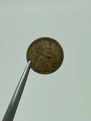 Vintage 1948 Lincoln Wheat Error Penny Clipped Planchet & Bent 1 Cent US Coin - Image 1 of 4