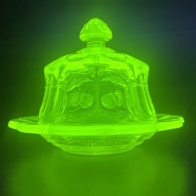 Vaselina de vidrio Mosser vintage cereza y cable con plato de mantequilla cubierto con huella digital Foto 1 de 4