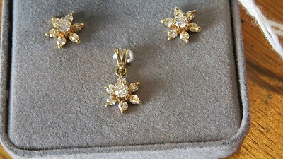 14 kt. Colgante y pendientes genuinos con racimo de diamantes de 3/4 quilates dos - Postes traseros atornillados Foto 1 de 4