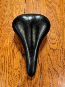 Devine Designs Bicycle Bike Seat DD - 6618 Black with Bracket - Picture 1 of 3