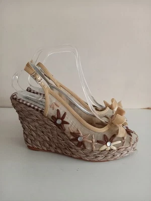 Sandálias anabela Beverly Feldman para Russell & Bromley bege malha fogo selvagem UK7 EU41 - Imagem 1 de 4