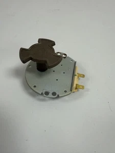 GE OEM Microwave Turntable Motor w/ Coupler WB26X10233 WB06X10815 - Picture 1 of 4