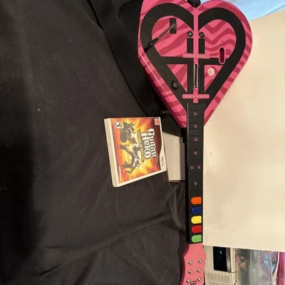 ALY & AJ Pelican Guitar Hero Nintendo Wii controller chitarra cuore rosa PL-7535 - Immagine 1 di 4