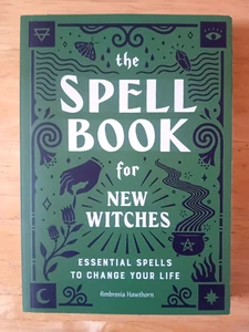 Ambrosia Hawthorn - The Spell Book for New Witches - Essential Spells ... (2020) - Picture 1 of 12