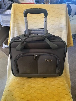 Delsey Wheeled Luggage Lightweight Laptop Carryon Rolling Green Multiple Pockets - Image 1 of 4