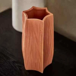 Abigail Ahern Star Opening Ceramic Vase Sandy Pink 27 x 14.5 x 14.5 cm - Picture 1 of 5
