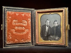 DAGUERREOTYPE - 1/6 PLATE COUPLE BY FINLEY - ORIGINAL SEALS - BEAUTIFUL MOP CASE - Picture 1 of 7