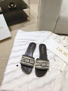 Sandals - Picture 1 of 3