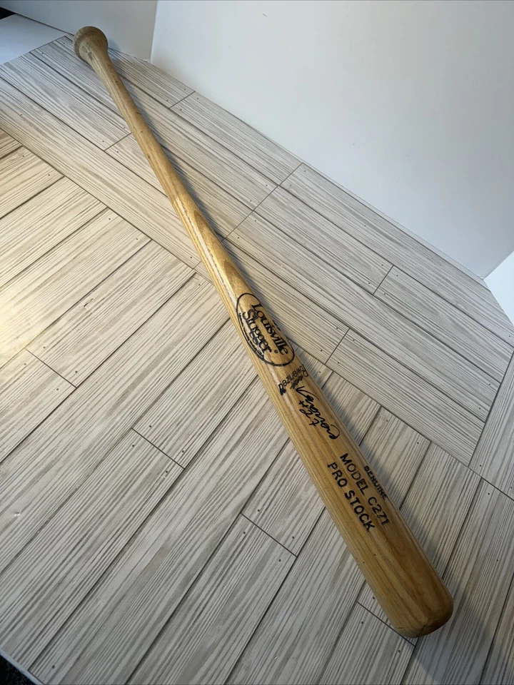 Vladimir Guerrero Sr. Signed Bat LS C271 HOF 2018 Beckett Authentic Expos Angels - Image 1 of 4