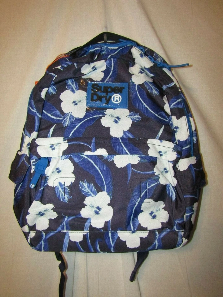 Mochila feminina superdry montana nova com etiquetas hibisco azul marinho - Imagem 1 de 3