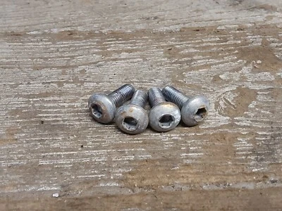 2003 03 03-04 Suzuki GSXR1000 GSXR 1000 juego trasero pasajero pernos de montaje Foto 1 de 4