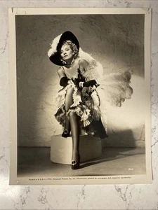 MARLENE DIETRICH - PORTRAIT in COSTUME Original Vtg 1945 Press Photo Universal - Picture 1 of 9