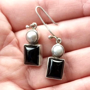Pendientes colgantes de plata de ley 925 con perlas geométricas y ónix negro CLÁSICOS - Imagen 1 de 7