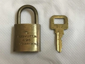 Louis Vuitton LV 318 Necklace Padlock Keylock Bag Lock 1 Key Brass Gold Color - Picture 1 of 3