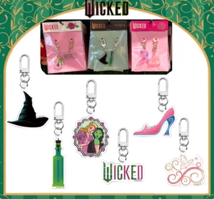 WICKED Film Elphaba & Glinda ACRYL SCHLÜSSELANHÄNGER 2er Set + Spur - Bild 1 von 8