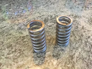 2 massive Ventilfedern Schraubendruck geschlossene Enden U Han CJ-72 101317  - Bild 1 von 5