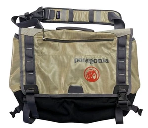 Patagonia Black Hole Messenger Bag 22L Multicolored Crossbody Rare Discontinued - Picture 1 of 9