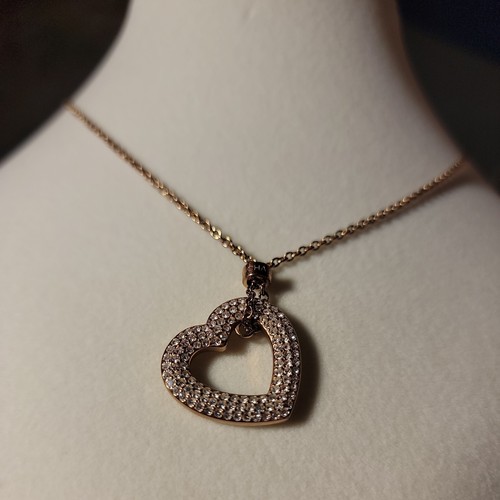 Collana Michael Kors cuore micro pavè cristallo tono oro.