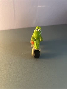 McDonald's 2022 Yoshi Moto Mario Kart Happy Meal Juguete Coleccionable - Imagen 1 de 5