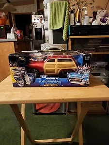 Muscle Machines 1950 Ford Woody Red  Car 1 18 - Picture 1 of 3