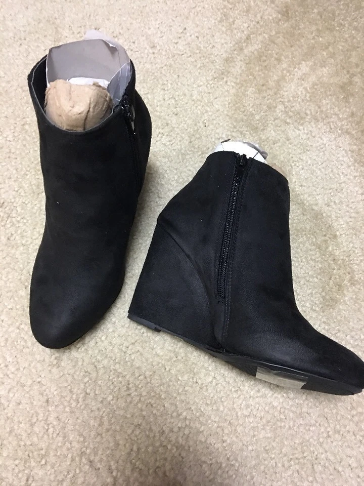 Womens Bamboo Black Faux Fur Suede Wedge Bootie New Size 6.5 - Image 1 of 4