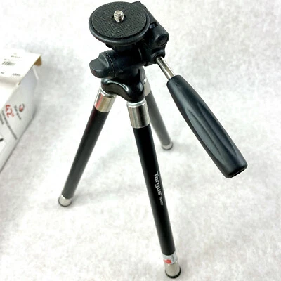 42" Targus Series Camera / Camcorder Tripod 3-Way Fluid Pan-Head 2.5lb Load Cap - Image 1 of 4