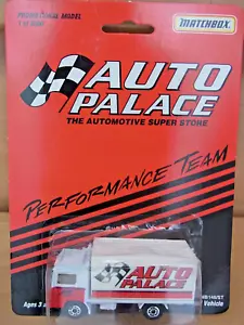Matchbox Volvo Container Truck - Auto Palace - unbespielt, mint on card - Bild 1 von 3