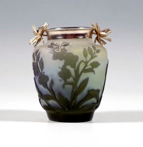 EMILE GALLE NANCY FRANCE CAMEO VASE WIESENBLUMEN DEKOR & SILBER MONTUR UM 1904 - Picture 1 of 9