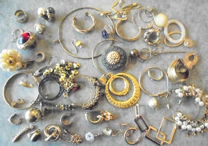 Konvolut Ohrringe Schmuck einzeln bunt gemischte Farben zum Basteln o.ä. Nr.4145 - Bild 1 von 11