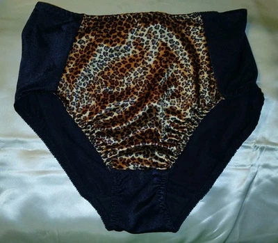 Bragas Rockabilly Pinup Corte Alto Segunda Piel Satén Leopardo De Colección L Usadas en Excelente Condición  Foto 1 de 4