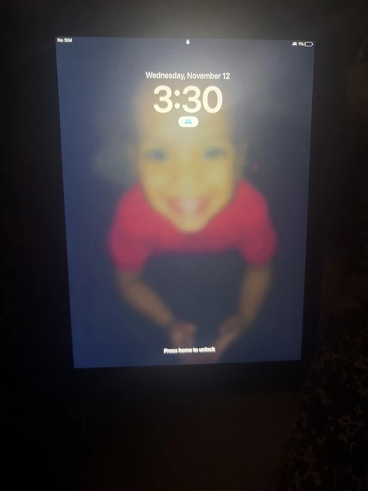 Apple iPad 5th Gen Wi-Fi Tablet 32GB 9.7" Space Gray iOS 16 A1822 - Image 1 of 1