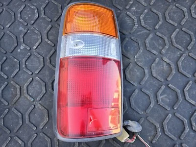 Luz trasera izquierda freno Lexus LX450 FZJ80 1996-1997 Toyota Land Cruiser Foto 1 de 4
