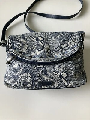 Mini Cartera Bandolera Sakroots en Pacífico Azul Marino y Blanco Vegano Bordado Foto 1 de 4